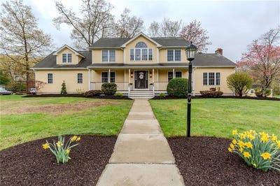 /international/us/1-princess-pine-road-lincoln-ri-110107796863/