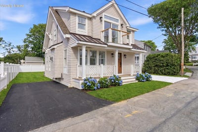 /international/us/10-vesper-avenue-falmouth-ma-110108146474/