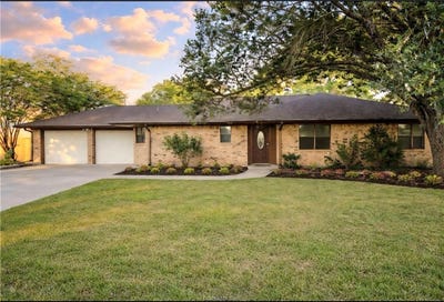 /international/us/827-n-gray-street-caldwell-tx-110106156119/