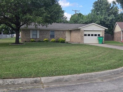 /international/us/1001-parkwood-court-gainesville-tx-110101027125/