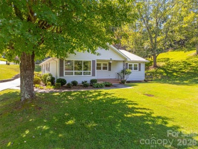 /international/us/144-cherry-street-sylva-nc-110106342528/