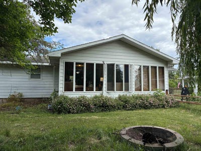 /international/us/435-n-main-street-au-gres-mi-110109004329/