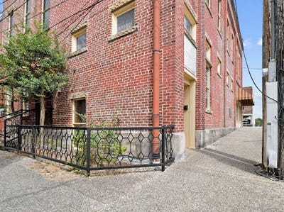 /international/us/105-w-5th-street-london-ky-110107982577/