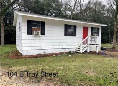 /international/us/104-e-troy-terrace-brundidge-al-110108936444/