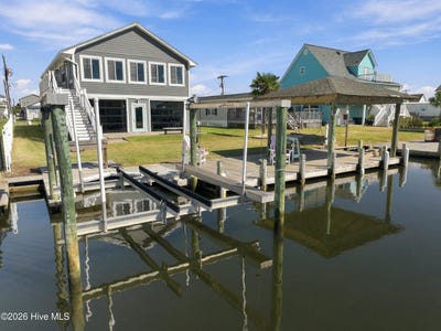 /international/us/6075-6th-street-surf-city-nc-110120552960/
