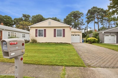 /international/us/11-woodstock-drive-toms-river-nj-110120003931/