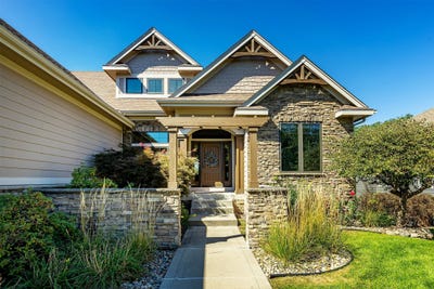 /international/us/17389-berkshire-parkway-clive-ia-110120451983/
