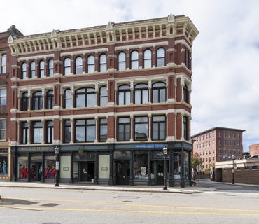 /international/us/219-central-st-lowell-ma-110120622769/