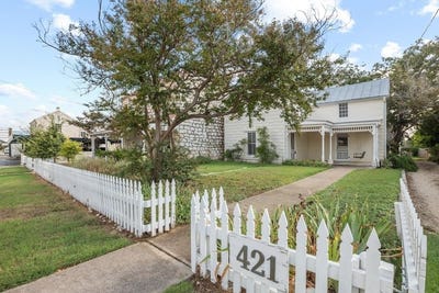 /international/us/421-w-main-st-fredericksburg-tx-110094515395/