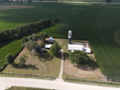 /international/us/1260-240th-street-waverly-ia-110100773073/