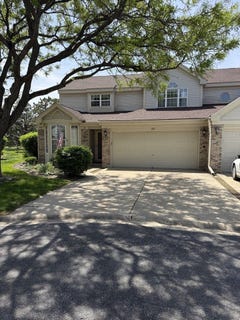 /international/us/223-williamsburg-court-montgomery-il-110108266859/