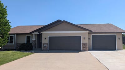 /international/us/927-16th-st-se-sioux-center-ia-110107999633/