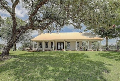 /international/us/4214-old-college-road-la-grange-tx-110092280563/