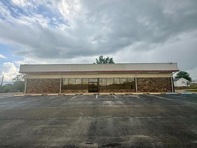 /international/us/10-jackson-st-belmont-ms-110108354308/