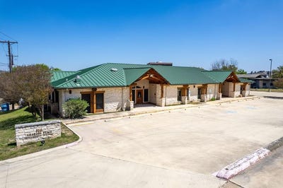 /international/us/515-s-granada-place-kerrville-tx-110107632943/