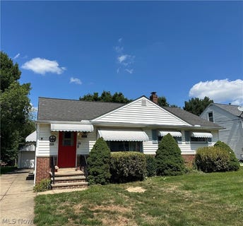/international/us/9513-alexander-road-garfield-heights-oh-110119643917/