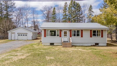 /international/us/22-midland-street-caribou-me-110107781558/