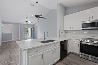 /international/us/575-oakleaf-plantation-parkway-orange-park-fl-110107764333/