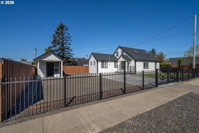 /international/us/104-del-monte-ave-tillamook-or-110107651508/