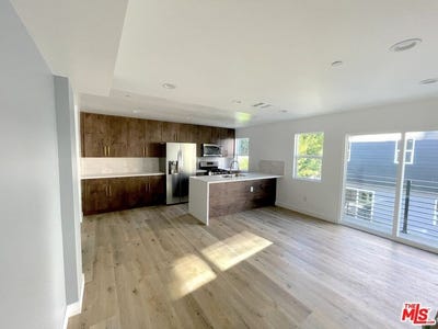 /international/us/1552-winona-blvd-los-angeles-ca-110107287536/