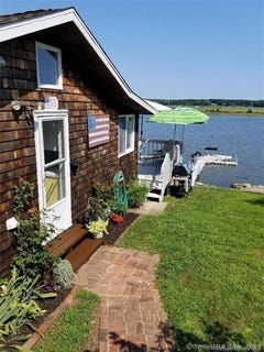 /international/us/212-cedar-road-groton-ct-110107439206/