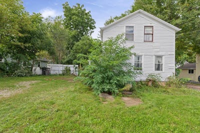 /international/us/138-n-george-st-whitewater-wi-110110326999/