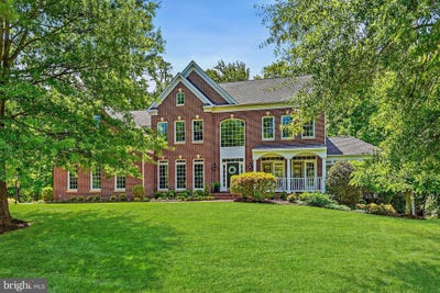 /international/us/12804-rose-grove-drive-oak-hill-va-110108362113/