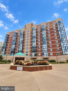/international/us/24-courthouse-square-rockville-md-110120486712/