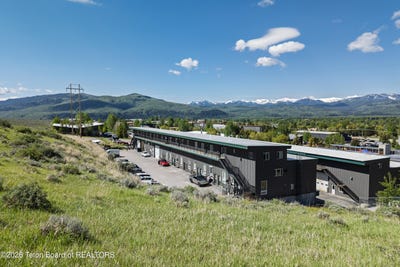 /international/us/535-w-deer-drive-jackson-wy-110108532663/