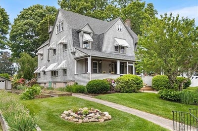 /international/us/59-woodland-road-woonsocket-ri-110100131232/