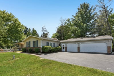 /international/us/6511-sands-road-crystal-lake-il-110108577033/