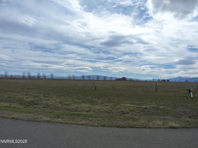 /international/us/100-oreana-peak-road-smith-valley-nv-110106073763/