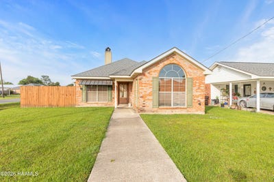 /international/us/220-ophelia-street-breaux-bridge-la-110107207642/