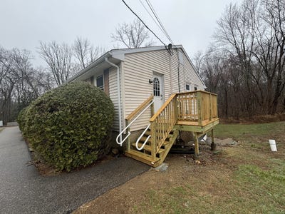 /international/us/9-white-oak-road-mansfield-ct-110107568784/