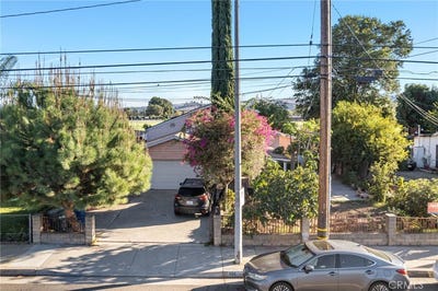/international/us/698-w-phillips-pomona-ca-110120514957/