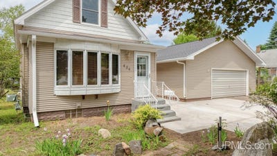 /international/us/424-maple-street-kingsford-mi-110108682735/