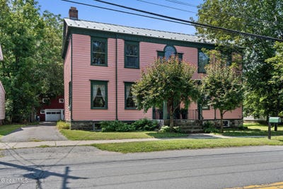/international/us/12-church-street-nassau-ny-110119481663/