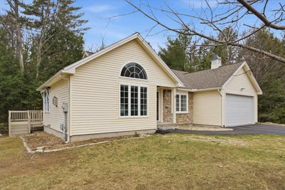 /international/us/31-henderson-road-gilford-nh-110108492306/