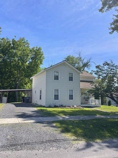 /international/us/204-wheat-street-cayuga-ny-110120558823/