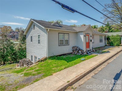 /international/us/120-e-howard-street-tryon-nc-110106759424/