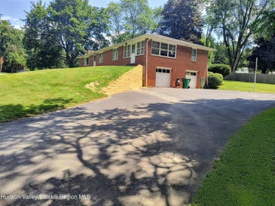 /international/us/14-strawberry-hill-wappingers-falls-ny-110101192714/