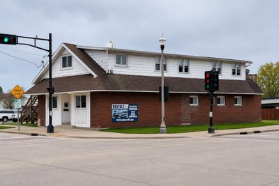 /international/us/1522-monroe-street-two-rivers-wi-110108977604/