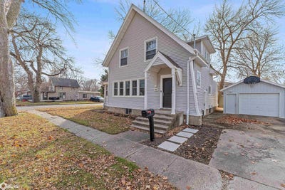/international/us/17-s-13th-street-clear-lake-ia-110103543404/
