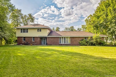/international/us/24-new-road-milton-ny-110102356800/