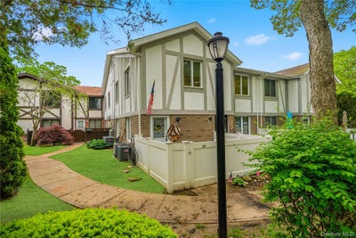 /international/us/831-blue-ridge-drive-medford-ny-110108295923/