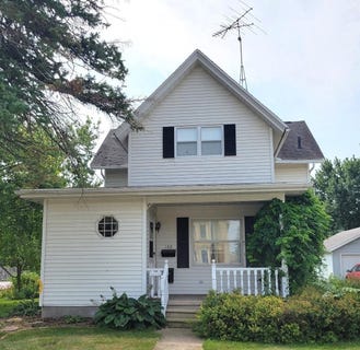 /international/us/168-w-oak-grove-street-juneau-wi-110101528155/