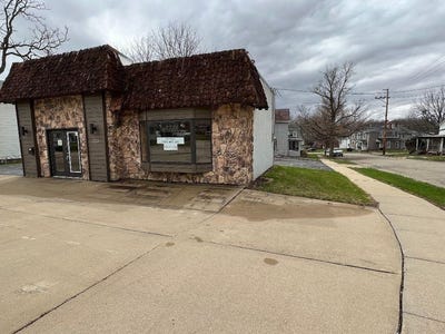 /international/us/221-w-galena-avenue-freeport-il-110108360582/