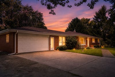 /international/us/41-e-larkspur-lane-bristol-il-110108937588/