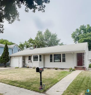 /international/us/110-w-bishop-st-luverne-mn-110108855926/