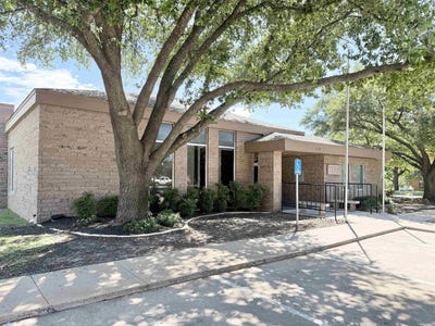 /international/us/1110-n-broadway-street-marble-falls-tx-110108545202/